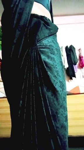 Indian Gay Crossdresser Gaurisissy Pressing Her Big Boobs in Balck Saree XXX Sex