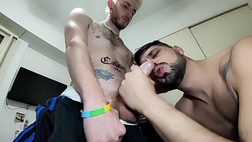UNA GRUESA POLLA BLANCA TWINK ME DEJA EL HOYO ROTO