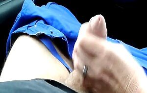 Hand Job in the Car med en norsk skjonnhet