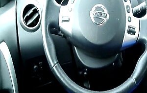 Hand Job in the Car med en norsk skjonnhet
