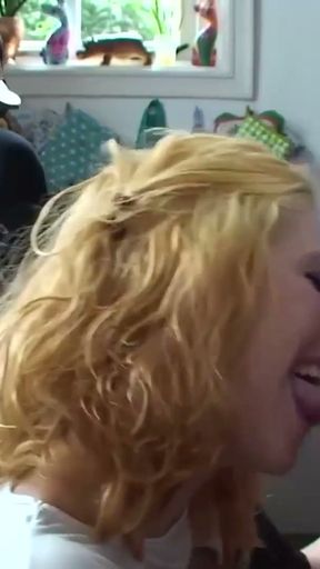 Cuckold notgeiler Vater schauz zu wie Tochter gebumst wird   Clip 1