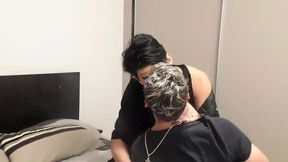 al irse la paciente el hijastro de la terapeuta le da durisimo y le coje el culo