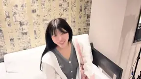 Amateur homemade couple gets naughty in high-end store