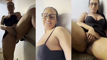 morena safada na escada