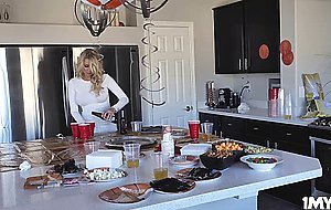 MILF Katie Morgan finds herself getting horny