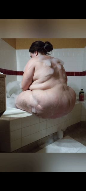 Bbw bathing