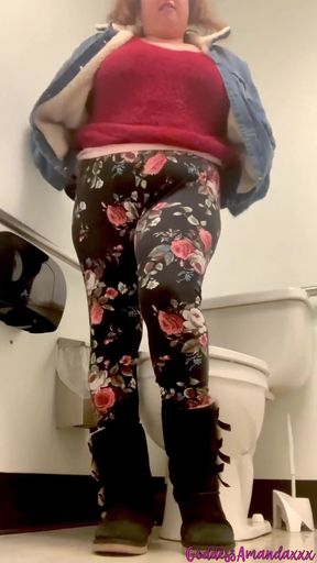 BBW Big Butt in Bathrooms