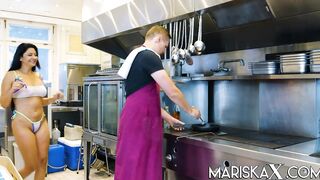 MARISKAX Don's into the kitchen making a Mariska jizzed
