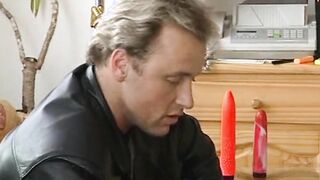 Dildo PornoCasting mit dickbusiger Rothaarigen