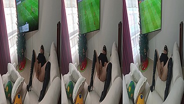 Mi Primamastra Se Calienta Viendo El Partido De España Vs Japon Le encanta tocarse La Concha Y El culo 4