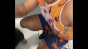 No carnaval rola de tudo, machos fazendo sexo no wc at&eacute_ gozar.