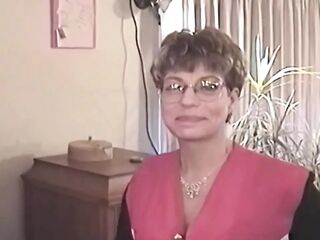 Older mother I'd like to fuck Gives Sloppy Blow job and Takes Creampie