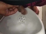 PINOY SALSAL PISSING AT NAGJAKOL SA CR NG MALL INABOTAN NG LIBOG!!!!!