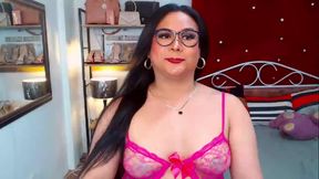 JuicyAliyah gives you an unforgettable fast, tattooed, and energy ride.