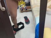 Me pongo cachondo con las tangas de mi vecina