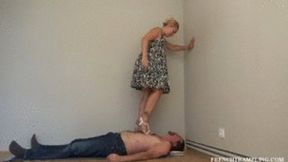 2156 Shoes trampling with Noemie