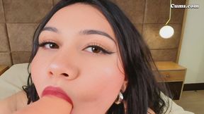 Curvy Brunette Has Fun Fucking Her Pussy Hole