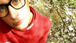 Amatör erkeklerin halka açık yerlerdeki bakış açısıyla çekilmiş görüntüleri: devasa penisler, yoğun kalça sikişleri ve boşalmalar