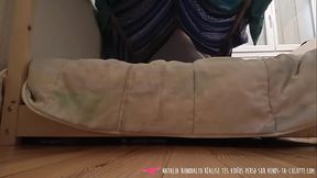 Vends-ta-culotte - Jolie amatrice fran&ccedil_aise &agrave_ chaussettes se branle jusqu'_&agrave_ l'_orgasme - Natalia Riinodalto