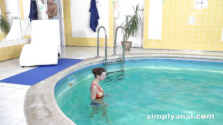 Lucky Lutro hành hạ Rebeca Kubi và Rebeka Ruby trước khi họ mút dương vật của anh ta