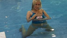 Mouth watering sexy blondie Becky masturbates in the pool passionately