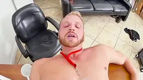 Office Hunk Gets His Bubble Butt Nailed