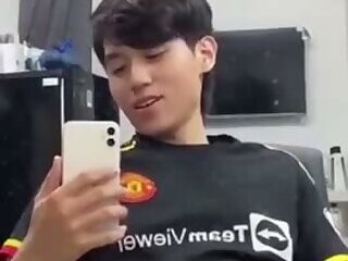 Vietnamese boy cum 3x for his viewers