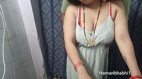 Sexy Indian Desi curvy Bhabhi.