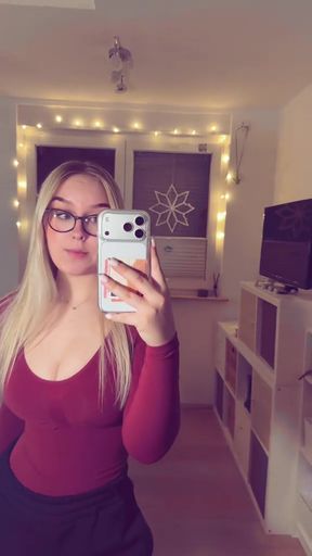 Cute glasses girlfriend gets railed by her amateur admirer