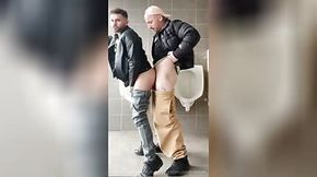 Personal trainer rides raw his pupil in the gym toilets