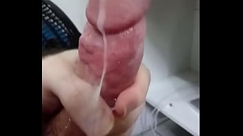 Outra punhetinha gostosa e gozada