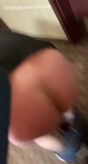 Risky public blow jobs in hotel hallway