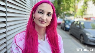 PutaLocura - Pillada a tetona friki Victoria Arias para un concurso muy caliente