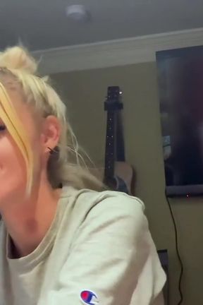 Manipulating my Sassy body rub girl into showing off body