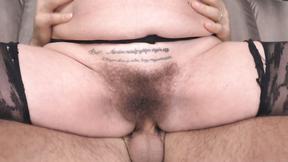 ”Lonely Elizabeth Bee enjoying some bloke ful of energy”