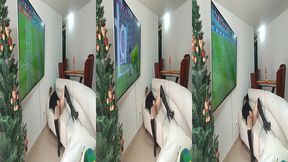 mi primamastra se calienta viendo el partido de espana vs japon le encanta tocarse la concha y el culo 3