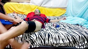 Experienced Stepdaughter! She Puts Her Stepfather's Penis in Her Mouth and Gives Him a Blowjob with Deep Throat