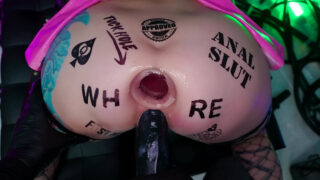 Cosplay κορίτσι με μεγάλα βυζιά δέχεται τεράστιο fisting και διπλή διείσδυση με δονητή