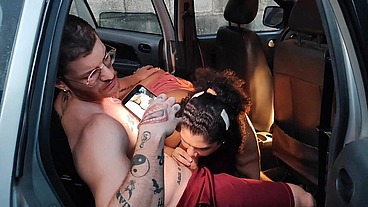 Sofie Lollipop me chupou dentro do carro