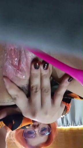 Come and look closely at my beautiful pussy