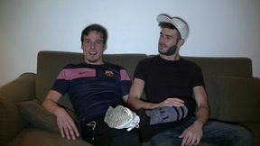 2137 zeus baise par un bel hetero barbuvoici une video que j ai filme quand...