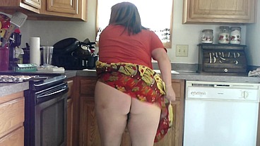 Sexy BBW Thanksgiving Step-Mom Bakes Cookies
