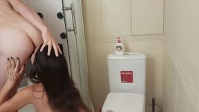 She Gave a Blowjob and Licked the Ass of the Photographer After Work