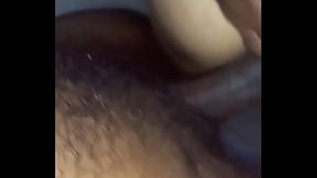 Primer trrio con el compadre Cornudo no aguanta ver a esposa con enorme verga y los deja solo