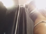 tutto reale! nel camerino del negozio