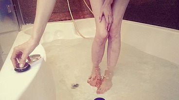 mature natural woman will open the door to her bathroom and you can enjoy taking the bathroom with her you will see wet hairy pussy beautiful legs and gorgeous body GinnaGg
