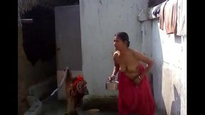 Bengali boudi Bathing, xnxxhomes.com