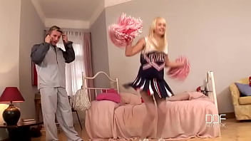 Amelie'_s glorious cheerleader day!