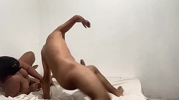 Gozei gostoso na bunda da minha meia-irmã