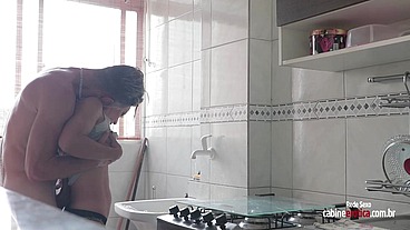 Saiu do banho com tesão e enterrou o pau no cuzinho da safada! Sol Soares e Vagninho em um anal alucinante!